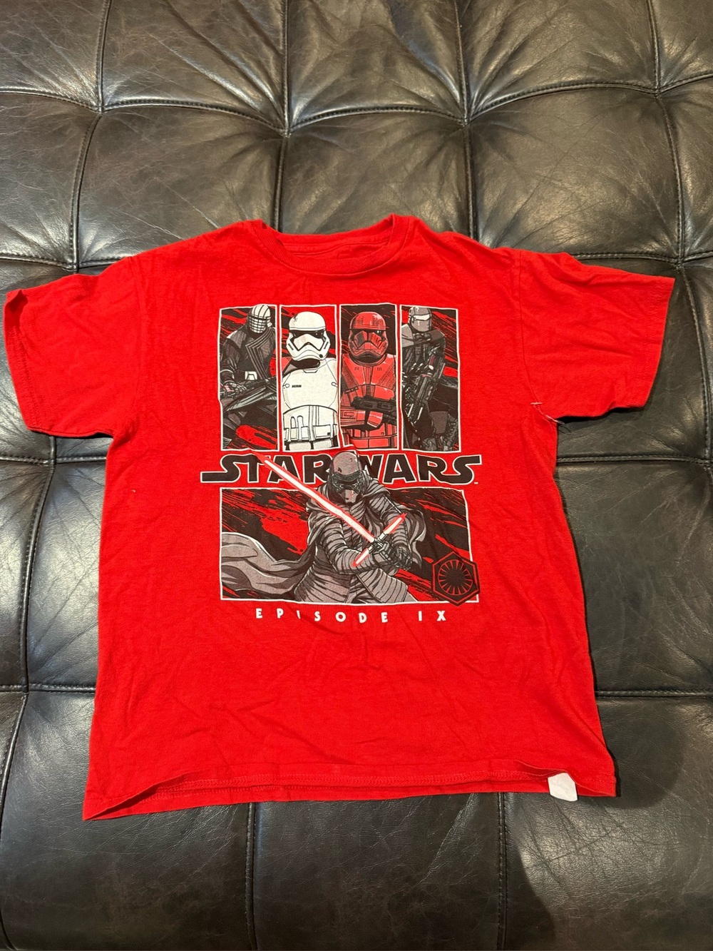 New W/o tags Star Wars Episode IX Red Graphic Tee - kids Medium